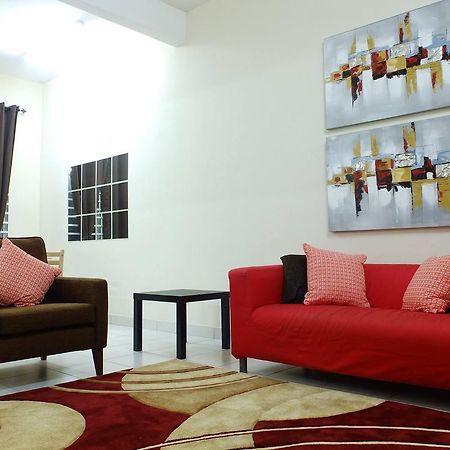 Dillenia Nilai Homestay Esterno foto