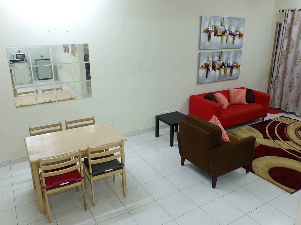 Dillenia Nilai Homestay Esterno foto