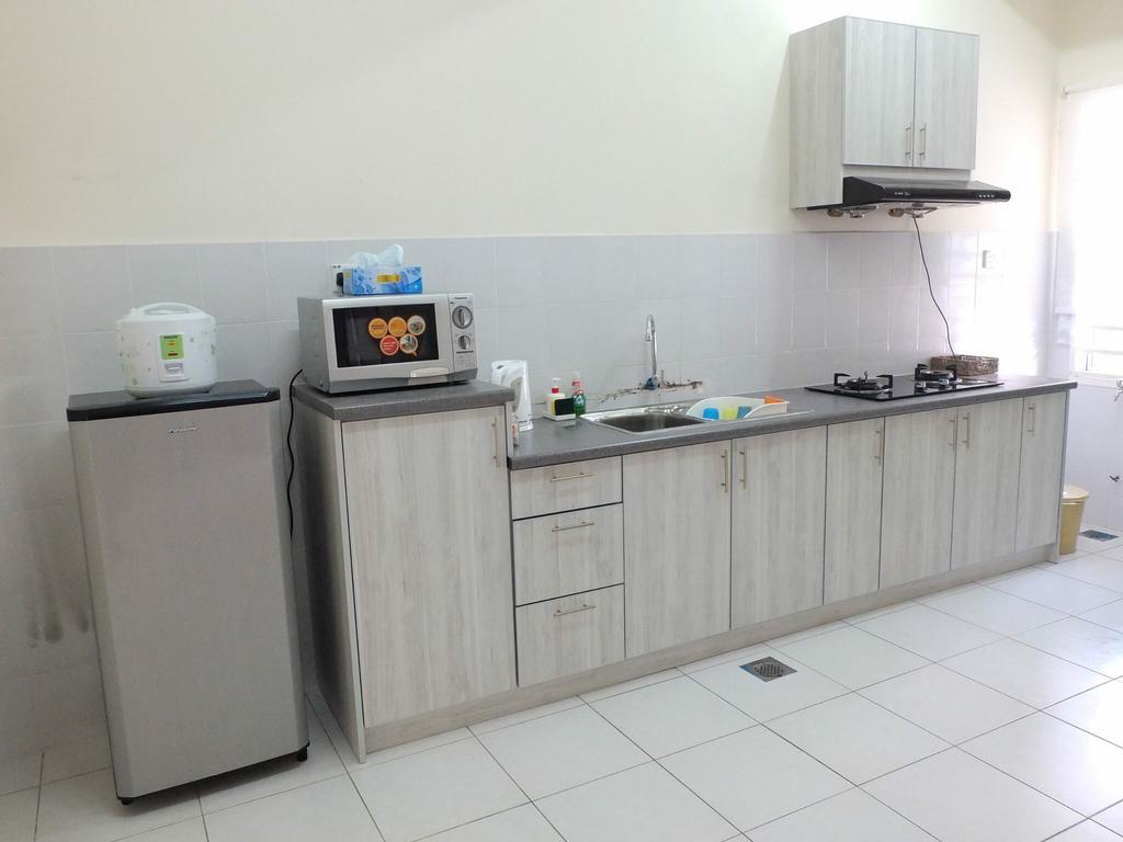 Dillenia Nilai Homestay Esterno foto