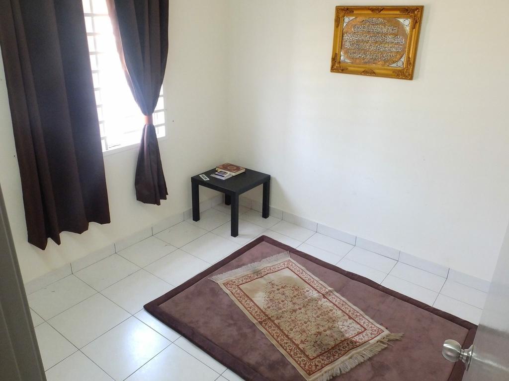 Dillenia Nilai Homestay Esterno foto